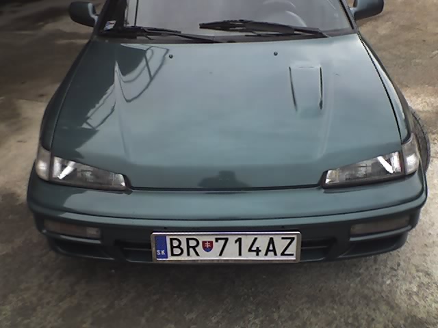zamračená predná kapota
